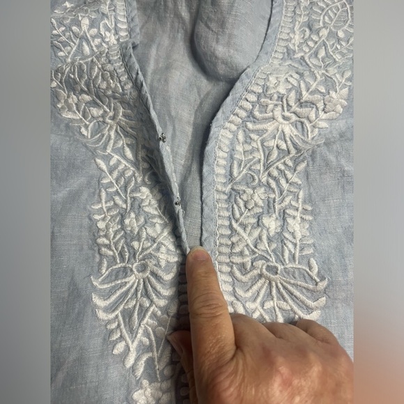 GUC Saks Fifth Avenue- OVERSIZED EMBROIDERED LINEN TOP IN LIGHT BLUE. Size L - Picture 6 of 7